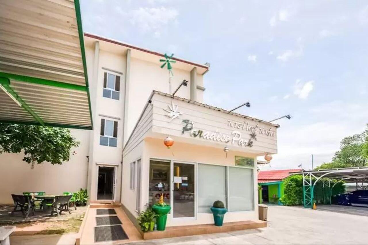 Oyo 306 Paradise Park Laemchabang Сі-Рача Екстер'єр фото