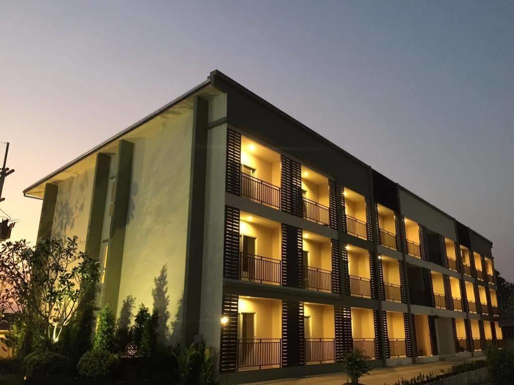 Oyo 306 Paradise Park Laemchabang Сі-Рача Екстер'єр фото