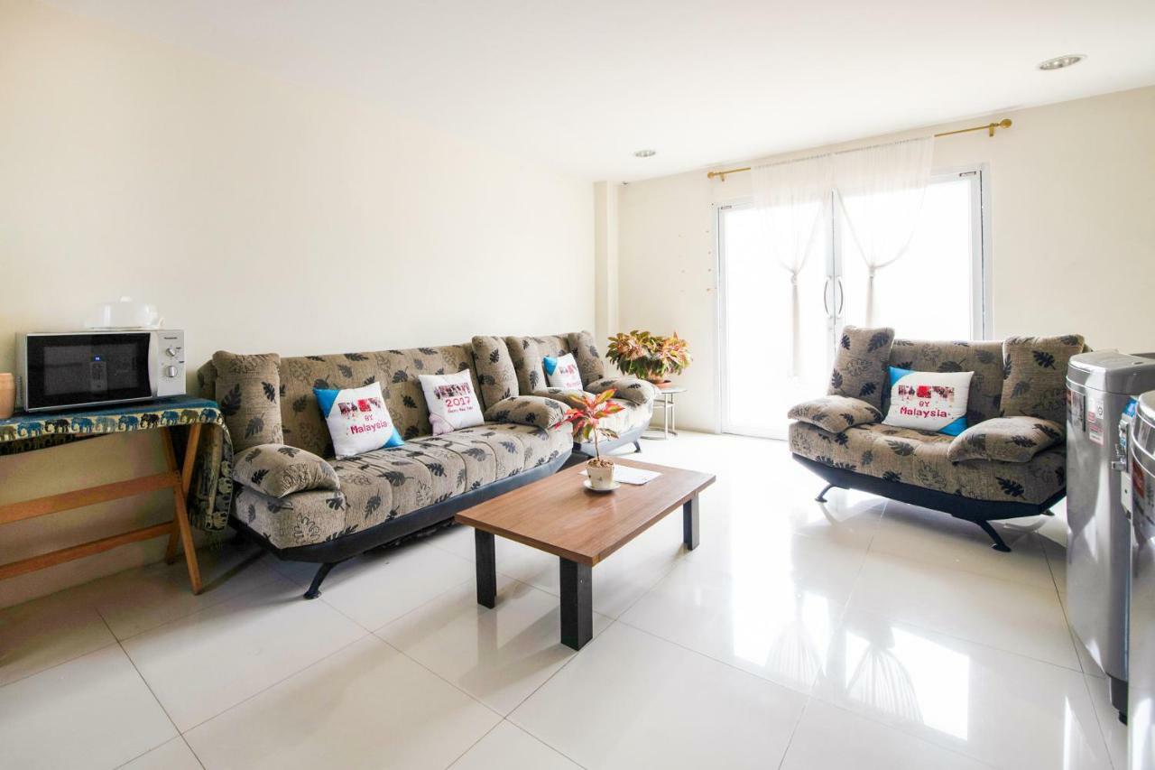 Oyo 306 Paradise Park Laemchabang Сі-Рача Екстер'єр фото